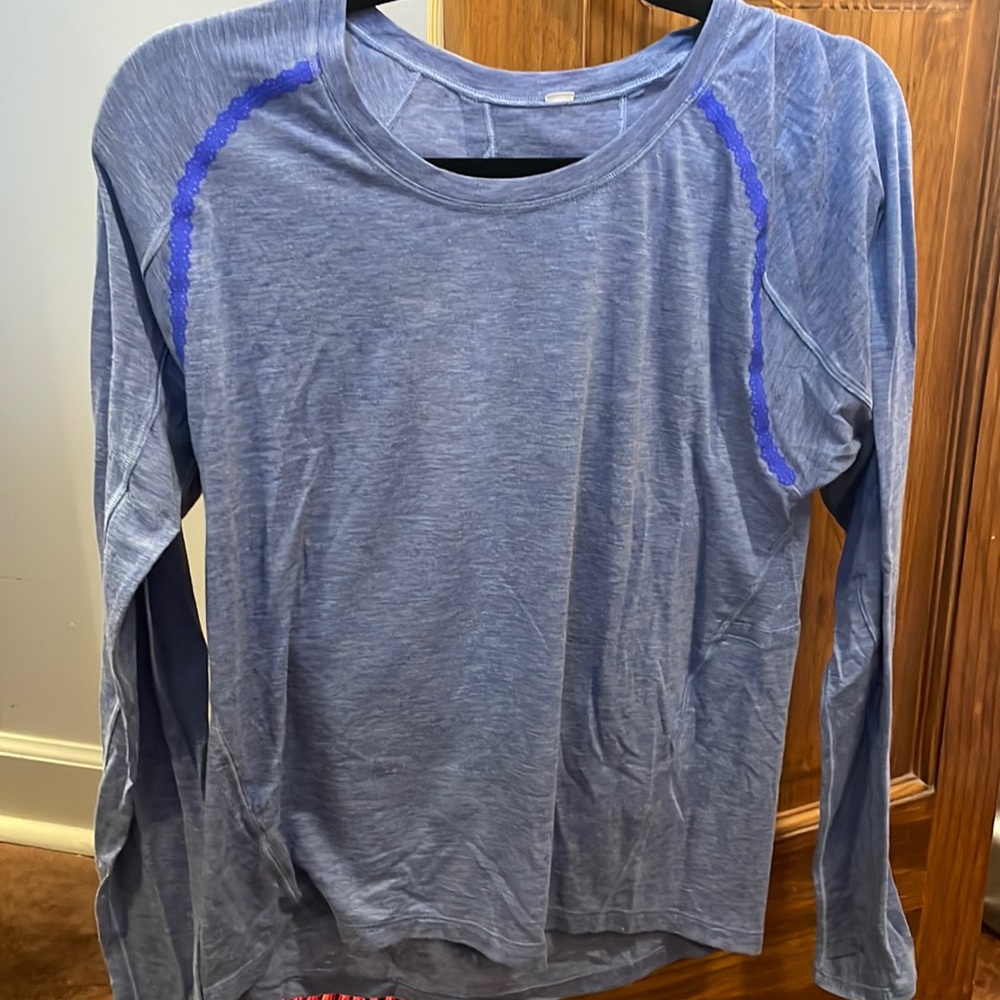 Long sleeve Lululemon cotton top.